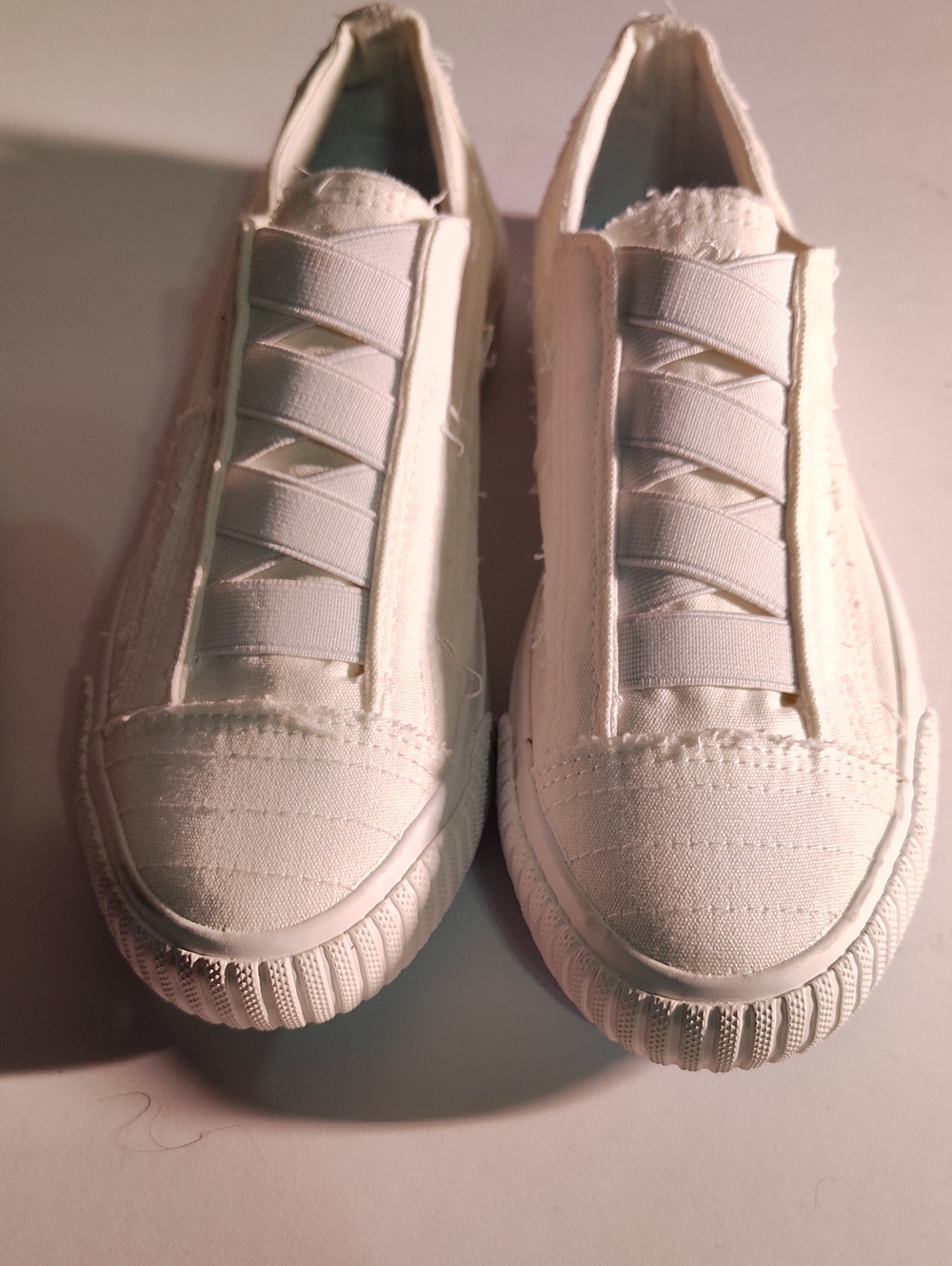 NEW Blowfish Women's Size 6.5 White Lightweight Canvas Slip-On Sneakers WM